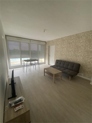 t4 à la location -   52000  CHAUMONT, surface 81 m2 location t4 - UBI482404688